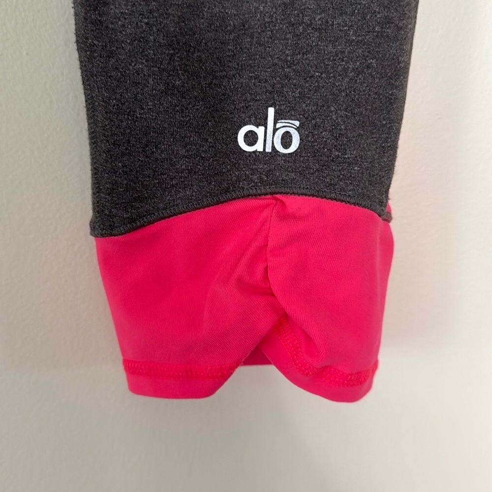 ALO grey cropped leggings with hot pink ruched details